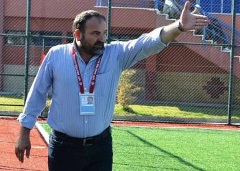 Bir sezonda iki takımı şampiyon yaptı