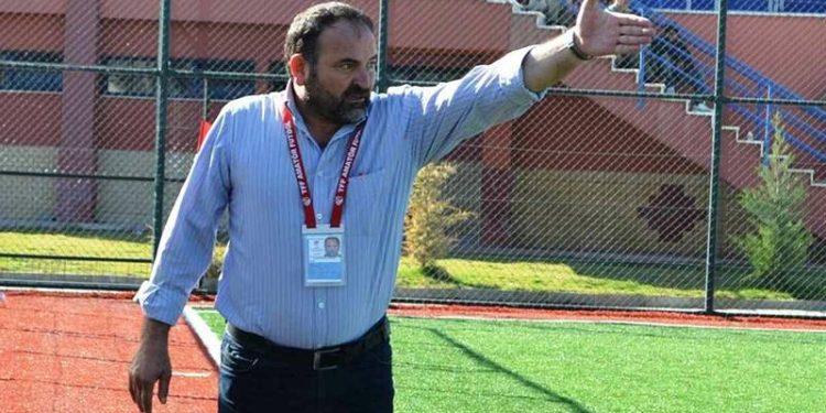 Bir sezonda iki takımı şampiyon yaptı