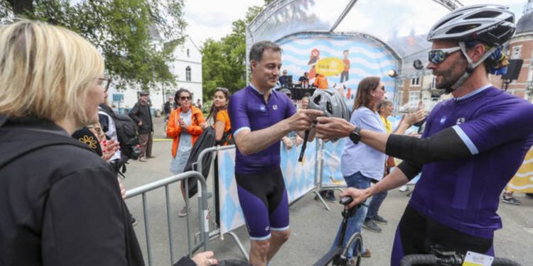 Bisikletten düşen Belçika Başbakanı De Croo hastaneye kaldırıldı: 'Bir süre bilincini kaybetti'