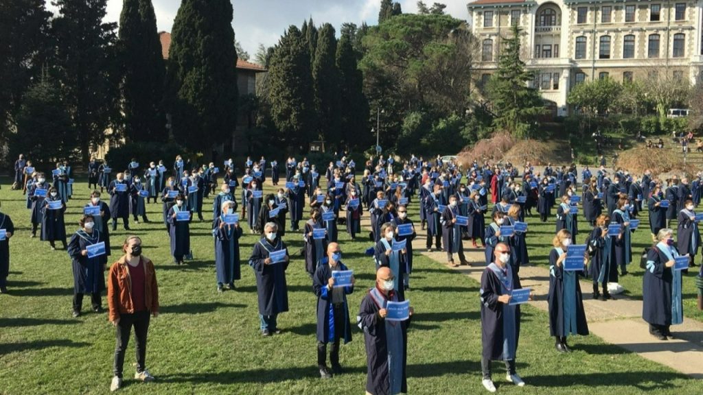 Boğaziçi Rektörlüğü'nden akademisyenlere tehdit