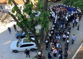 Boğaziçi Üniversitesi'nde Onur Yürüyüşü davası: 'Polis gırtlağımı sıktı, kelepçemi açarken bileğimi kesti'