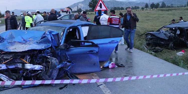 Burdur’da katliam gibi kaza: 5 ölü, 2’si ağır 5 yaralı