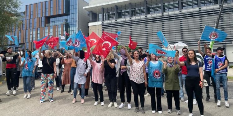 Bursa Pakkens'de sendika üyesi işten çıkarıldı, işçiler iş bıraktı