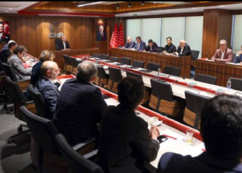 CHP’de nefesler tutuldu... MYK toplantısı başladı: Yeni lider kadrosu Pazar günü netleşecek