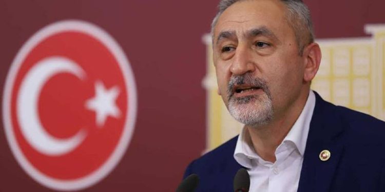 CHP'li Adıgüzel'den Kınık'a tepki: Sen önce kimsesizler mezarlığında yatanlar ile helalleş