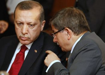 CHP'li Murat Emir: Ahmet Davutoğlu, AKP ile işbirliği yaparsa şaşırmam