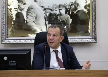 Bolu Belediye Başkanı Tanju Özcan, Cumhurbaşkanı Tayyip Erdoğan’ın heykelini dikecek: “Biz söz verdiysek dönmeyiz” dedi.