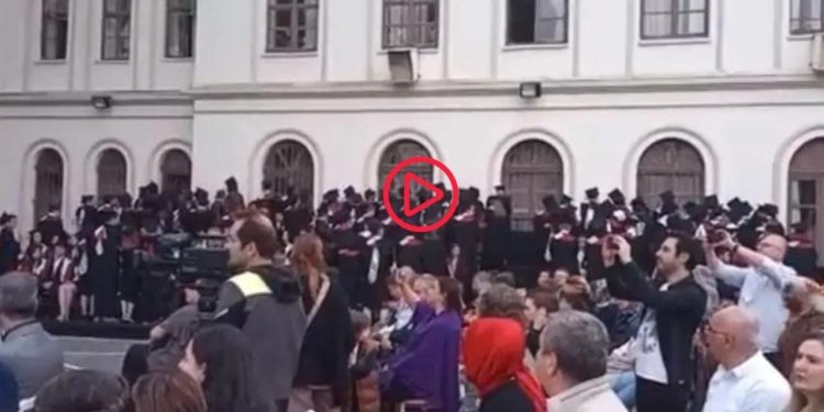 Cağaloğlu Anadolu Lisesi Müdürü, öğrenciler tarafından protesto edildi: H.K.G. davasında failleri savunmuştu