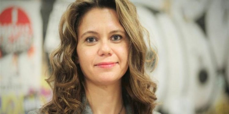 Ceren Sözeri ve Evrensel'in davası Çalışan Gazeteciler Günü'ne ertelendi