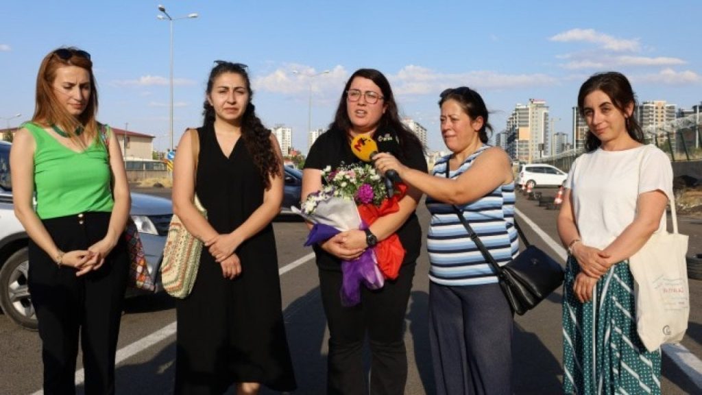 Cezaevinden çıkan gazeteci Canözer: Tutsak arkadaşlarımızı savunmaya devam edeceğiz