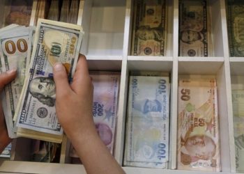 Commerzbank dolar tahminini 20'den 25 liraya çıkardı