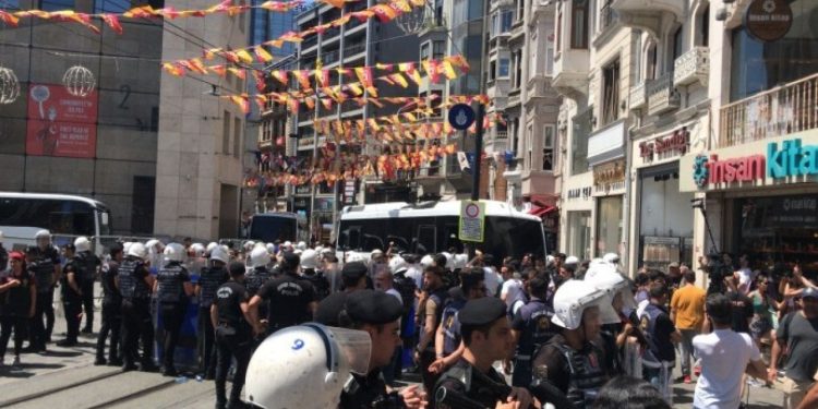 Cumartesi Anneleri AYM kararlarına rağmen 952’nci haftada da gözaltına alındı
