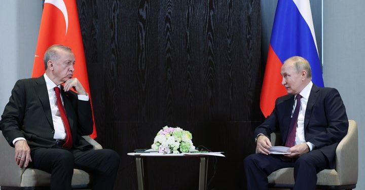 Cumhurbaşkanı Recep Tayyip Erdoğan'ın Rusya Devlet Başkanı Vladimir Putin ile yaptığı telefon görüşmesinde Rusya-Ukrayna savaşındaki gelişmeler ele alındı.