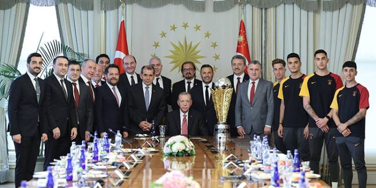 Cumhurbaşkanı Erdoğan, Süper Lig şampiyonu Galatasaray'ı kabul etti