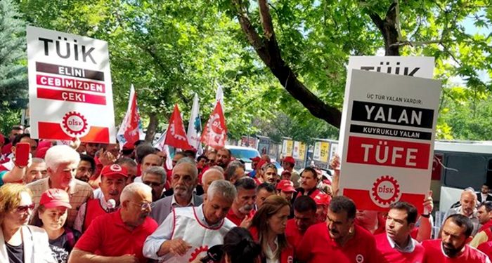 DİSK, TÜİK önünde açıklama yaptı: Gelir eşitsizliğindeki adaletsizliğe isyan ediyoruz!