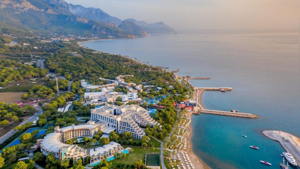 Daily Mail: Kemer'deki Rixos Sungate otelinde gıdadan zehirlenen turistler dava açacak