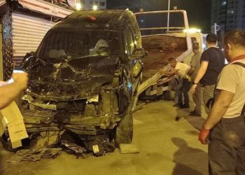 Diyarbakır'da iki otomobil çarpıştı: Bir ölü, yedi yaralı