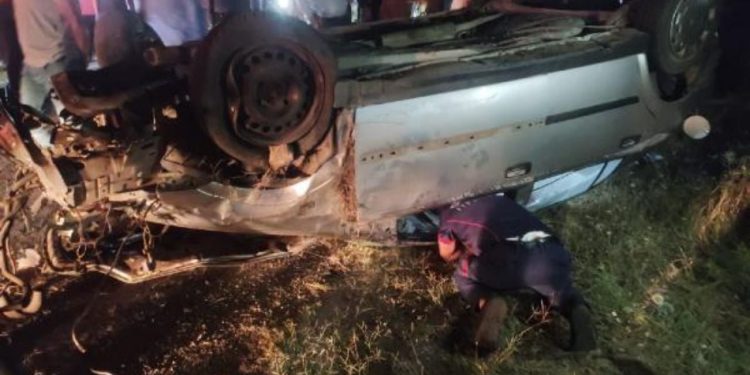 Diyarbakır'da otomobil şarampole devrildi: Biri çocuk iki ölü, dört ağır yaralı