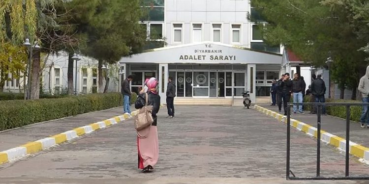 Diyarbakır'da 'yemek ve taşıma ihalesinde usulsüzlük' iddiası: 17 milli eğitim müdürü hakkında soruşturma
