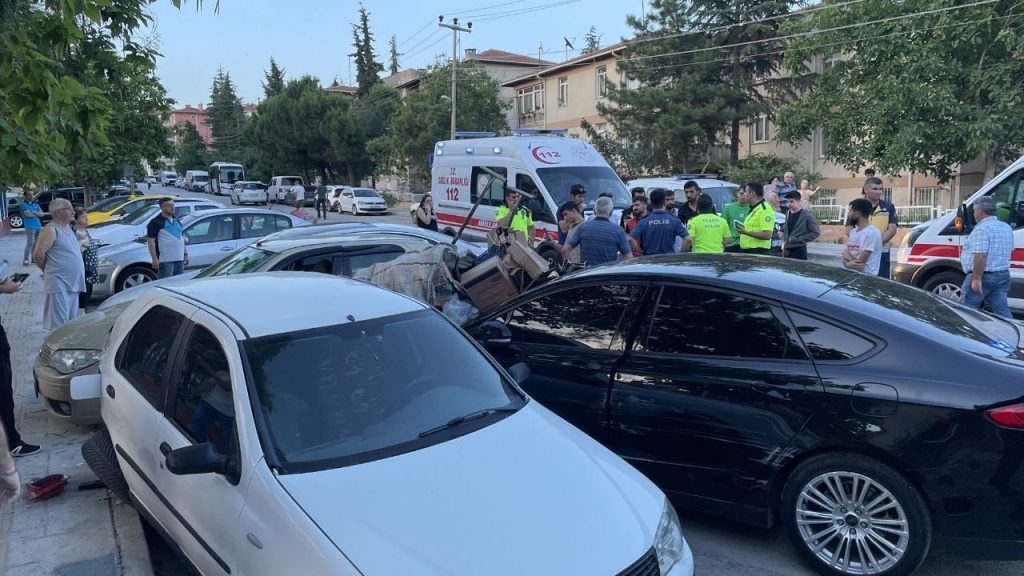 Edirne'de bir sürücü, altı araca çarptı: İki yaralı