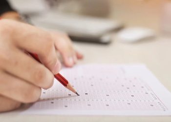 Eğitim Sen'den Diyarbakır'daki YKS kararına tepki: 'Sadece üç okul ağır hasarlı, Diyarbakır'da okullar arzı karşılıyor'
