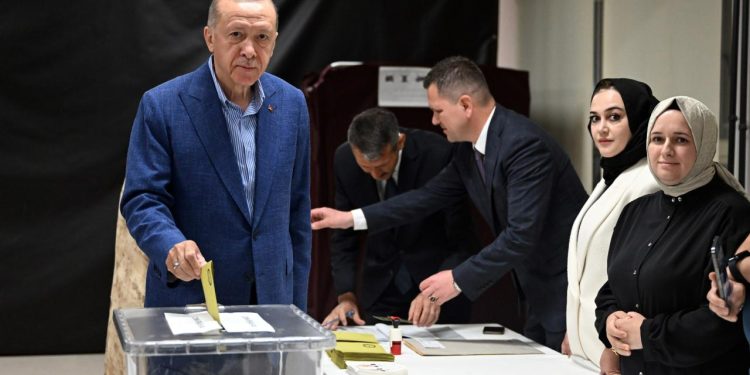 Ekonomist Yeşilada: Erdoğan'a oy verenler 6 ay sonra 'keşke vermeseydik, elimiz kırılsaydı' diyecek
