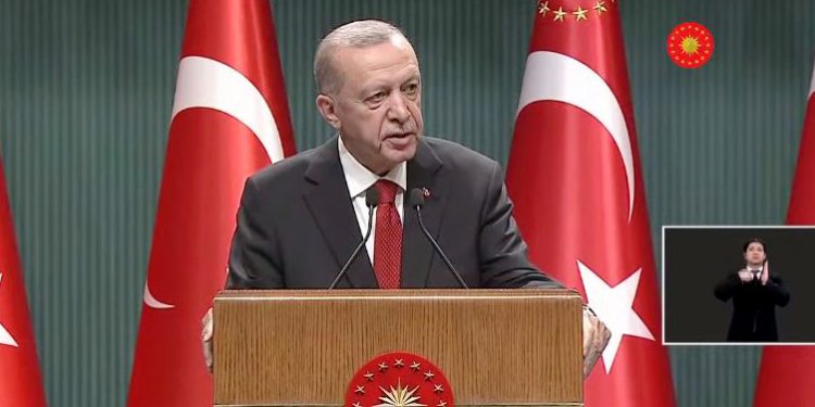 Erdoğan duyurdu; deprem bölgesindeki öğrencilere ek kontenjan