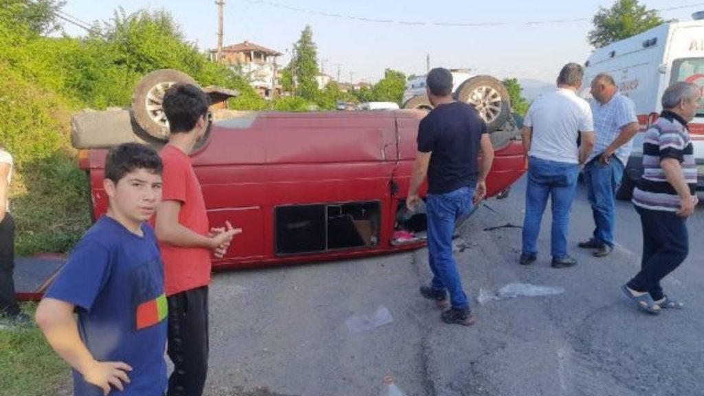 Ereğli'de işçi taşıyan minibüs kaza yaptı: Yedi yaralı