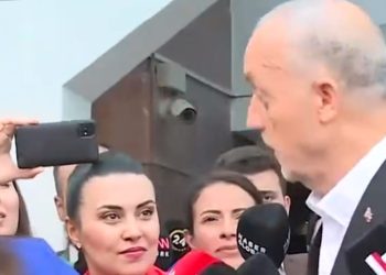 Ergün Atalay'dan asgari ücretin 500 dolar altında kaldığını söyleyen muhabire: Kızım özellikle Allah kolaylık versin sana