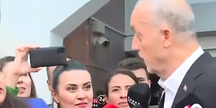 Ergün Atalay'dan asgari ücretin 500 dolar altında kaldığını söyleyen muhabire: Kızım özellikle Allah kolaylık versin sana