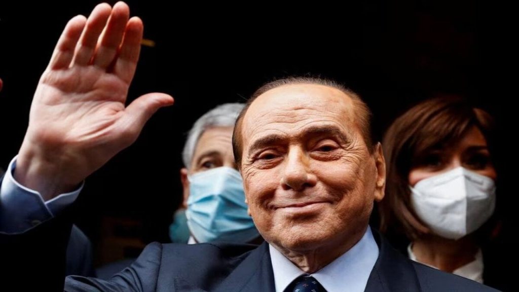 Eski İtalya Başbakanı Silvio Berlusconi öldü