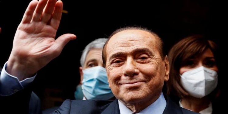 Eski İtalya Başbakanı Silvio Berlusconi öldü