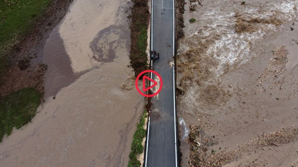 Eskişehir'de sel: Dereler taştı, birçok mahalleyi su bastı