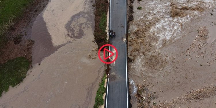 Eskişehir'de sel: Dereler taştı, birçok mahalleyi su bastı