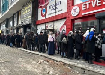 Kırmızı et fiyatlarına geçtiğimiz yıl martta yüzde 50'lere varan oranlarda zam yapan Et ve Süt Kurumu'nun buna karşın 2022 yılını 652 milyon TL zararla kapattığı ortaya çıktı.