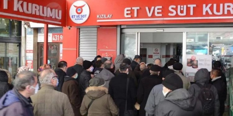 Et ve Süt Kurumu’nun ucuz et satılan iki mağazası kapandı: Yerine tavuk dönerci açılacak