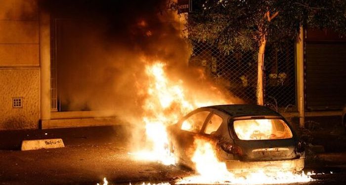 FRANSA | Polis dur ihtarına uymayan genci öldürdü, sokaklar karıştı