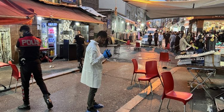 Fatih'te silahlı çatışma: İki ölü, dört yaralı