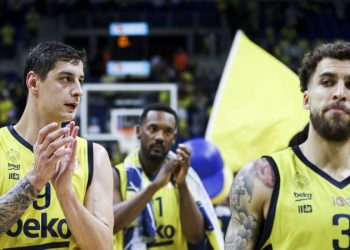Fenerbahçe Beko'dan Anadolu Efes'a 42 sayılık fark