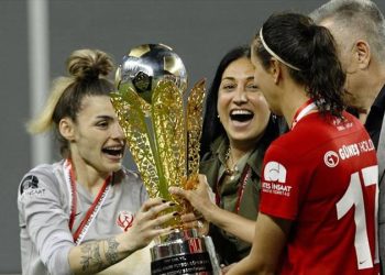 Fenerbahçe Petrol Ofisi'ni finalde yenen ABB FOMGET, Kadın Futbol Süper Ligi'nin şampiyonu oldu