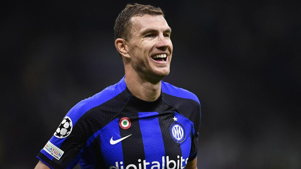 Fenerbahçe resmi hesabı duyurdu: Edin Dzeko geliyor