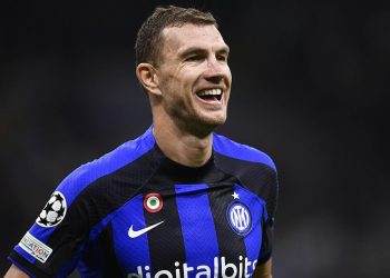 Fenerbahçe resmi hesabı duyurdu: Edin Dzeko geliyor