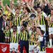 Fenerbahçe, seremoniye 5 yıldızlı formalarla çıktı