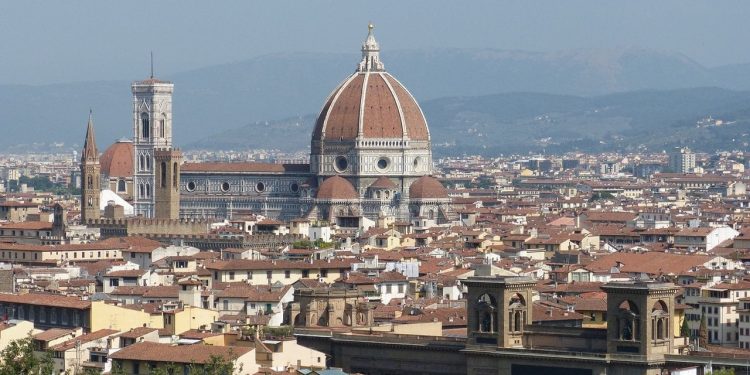 Floransa'da Airbnb yasaklanıyor: Belediye başkanı barınma krizine el attı