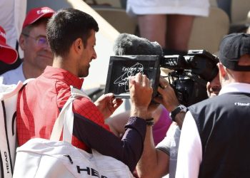 Fransa Açık'ta kameraya "Kosova Sırbistan'ın kalbidir" yazan Djokovic'e disiplin soruşturması talebi