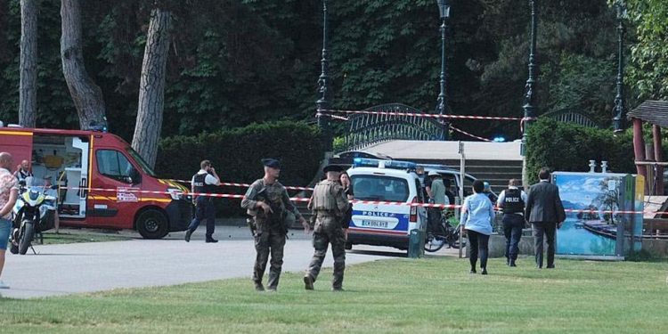 Fransa'da bıçaklı saldırı: Aşırı sağcı gösteriler yasaklandı