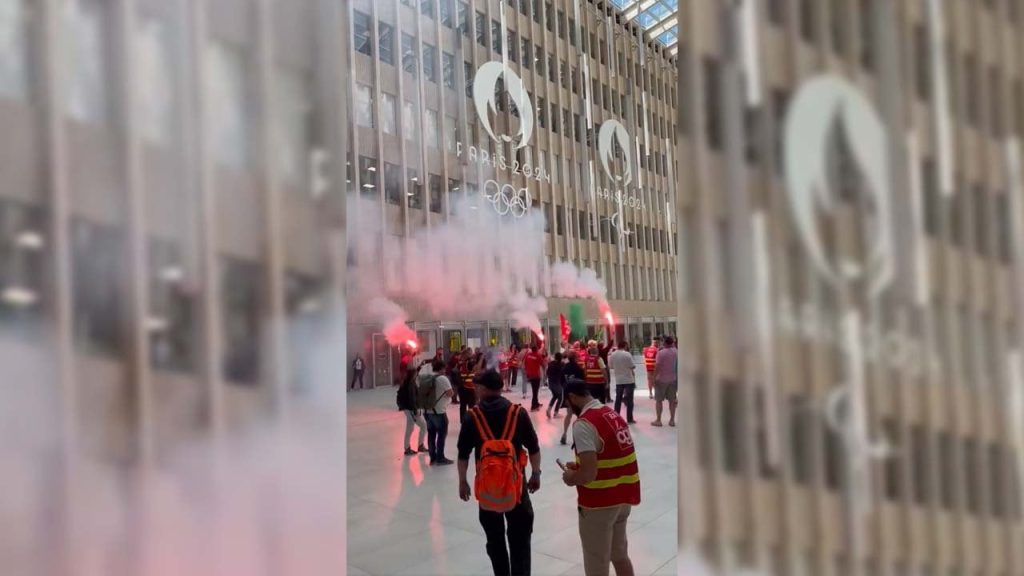 Fransa'da 'emeklilik' protestoları: 2024 Yaz Olimpiyatları binası işgal edildi