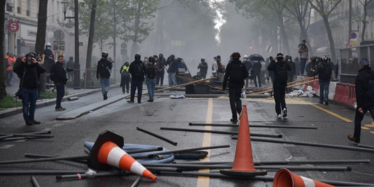 Fransa'da kriz çıkaran emeklilik reformuyla ilgili yeni gelişme