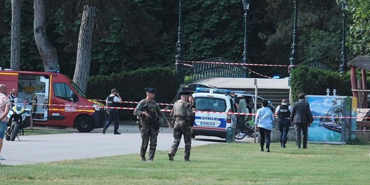 Fransa'da parkta oynayan çocuklara bıçaklı saldırı:  Üçü ağır sekiz yaralı