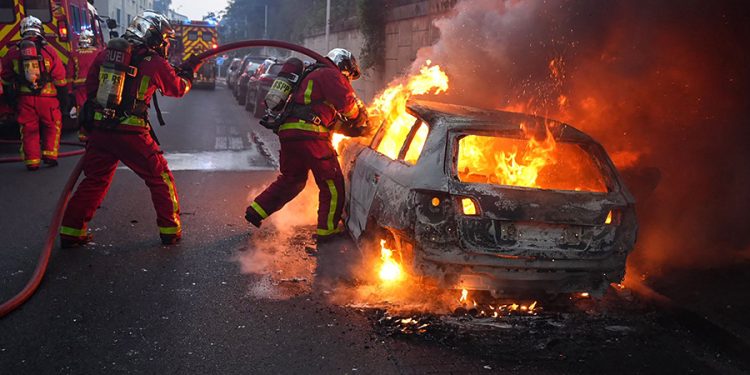 Fransa’da sokağa çıkma yasağı dört kente yayıldı; protestolar Belçika’ya sıçradı